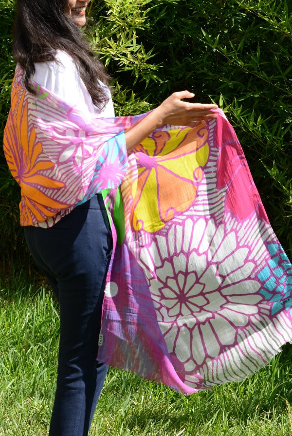 scarf-flowers-spring-colors