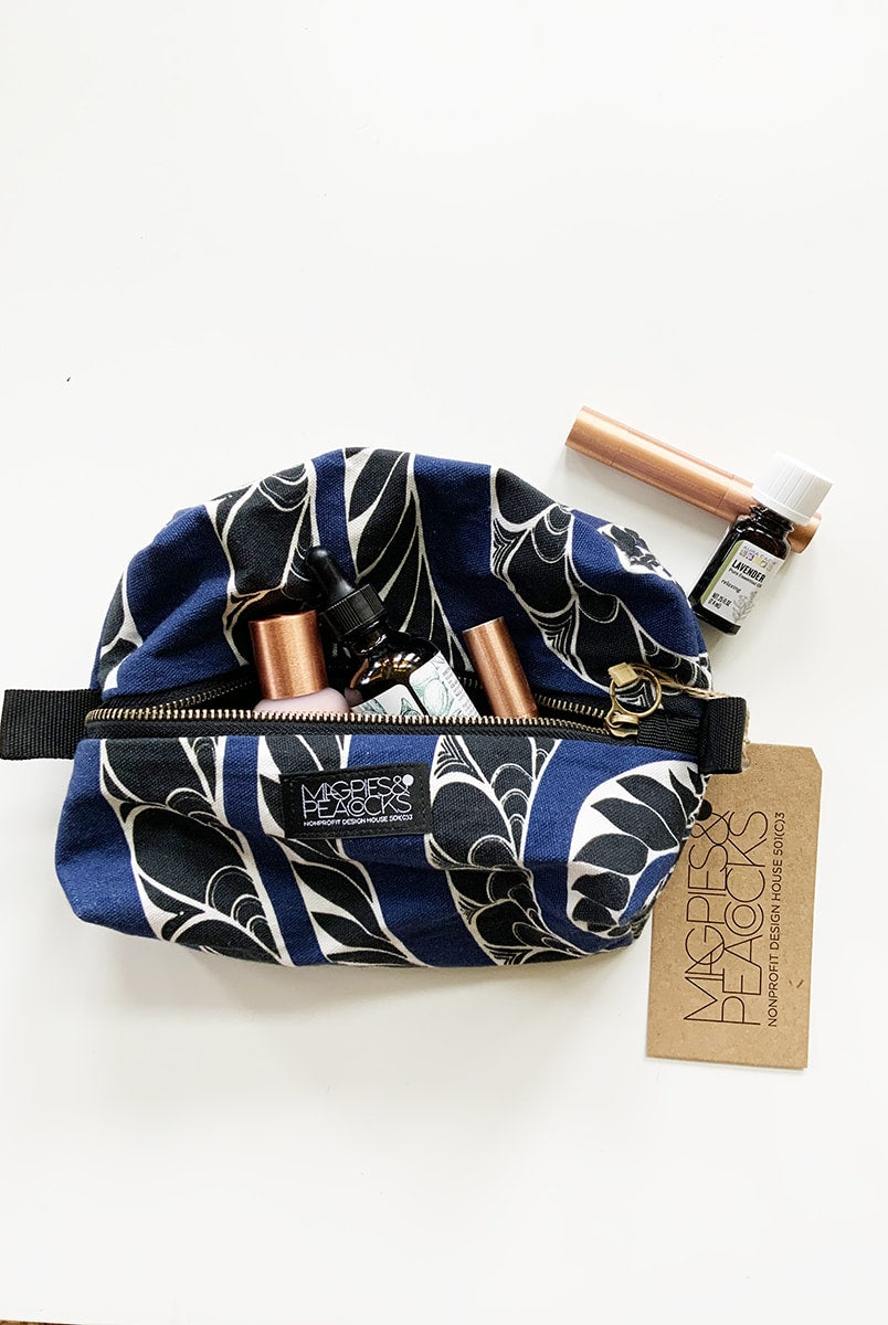 2-toiletry bag-blue black-4