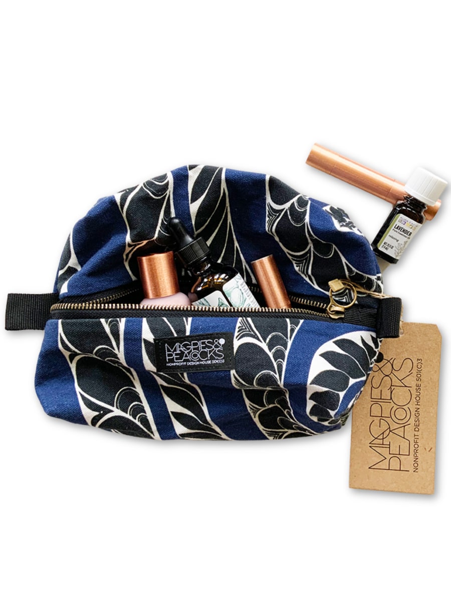 2-toiletry bag-blue black-4