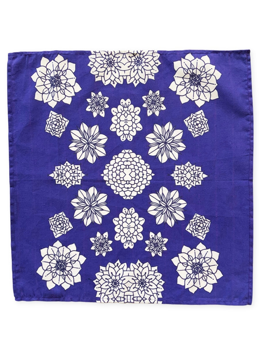 table-napkins-blue-flowers