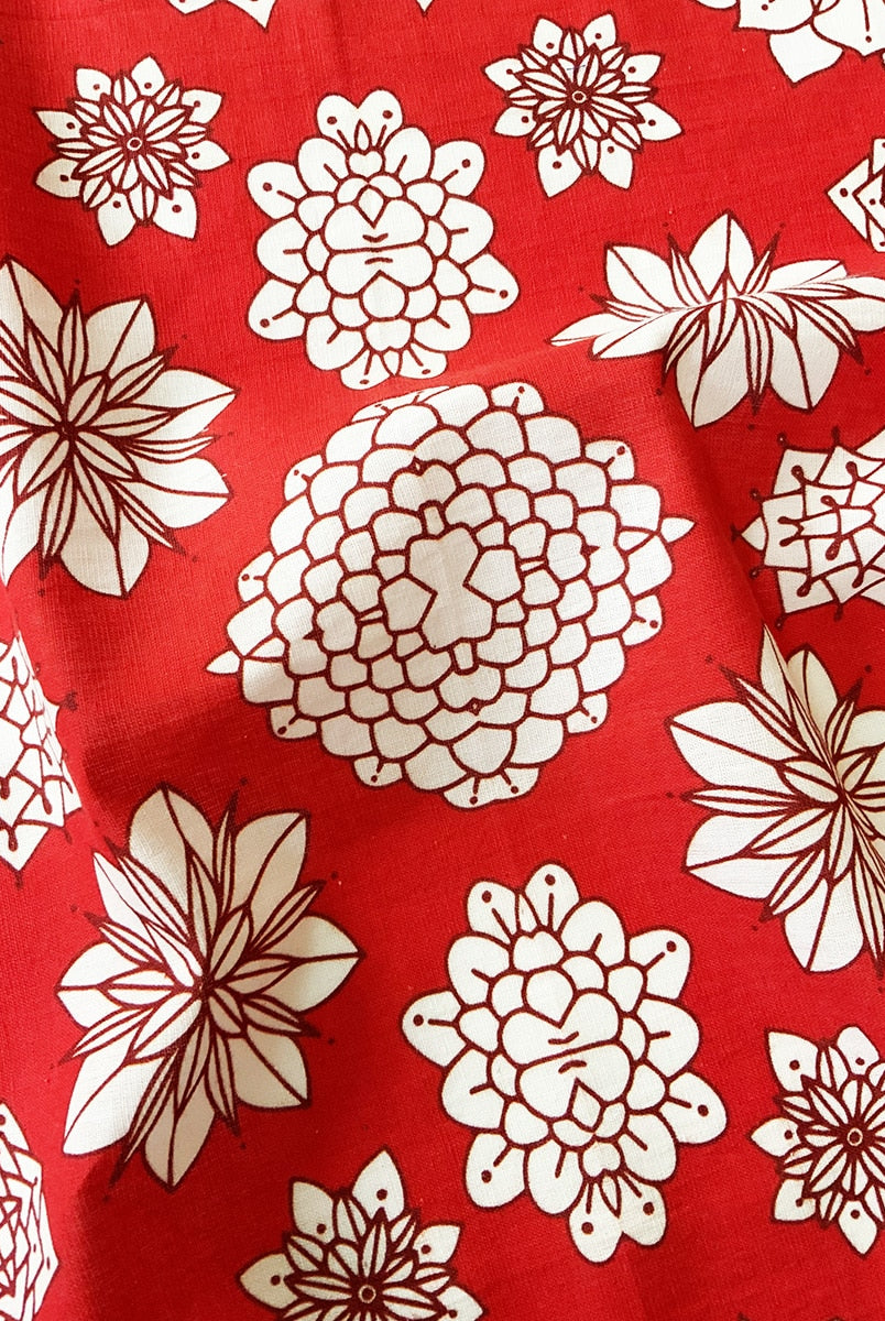 2022-table-napkins-red-flowers-6