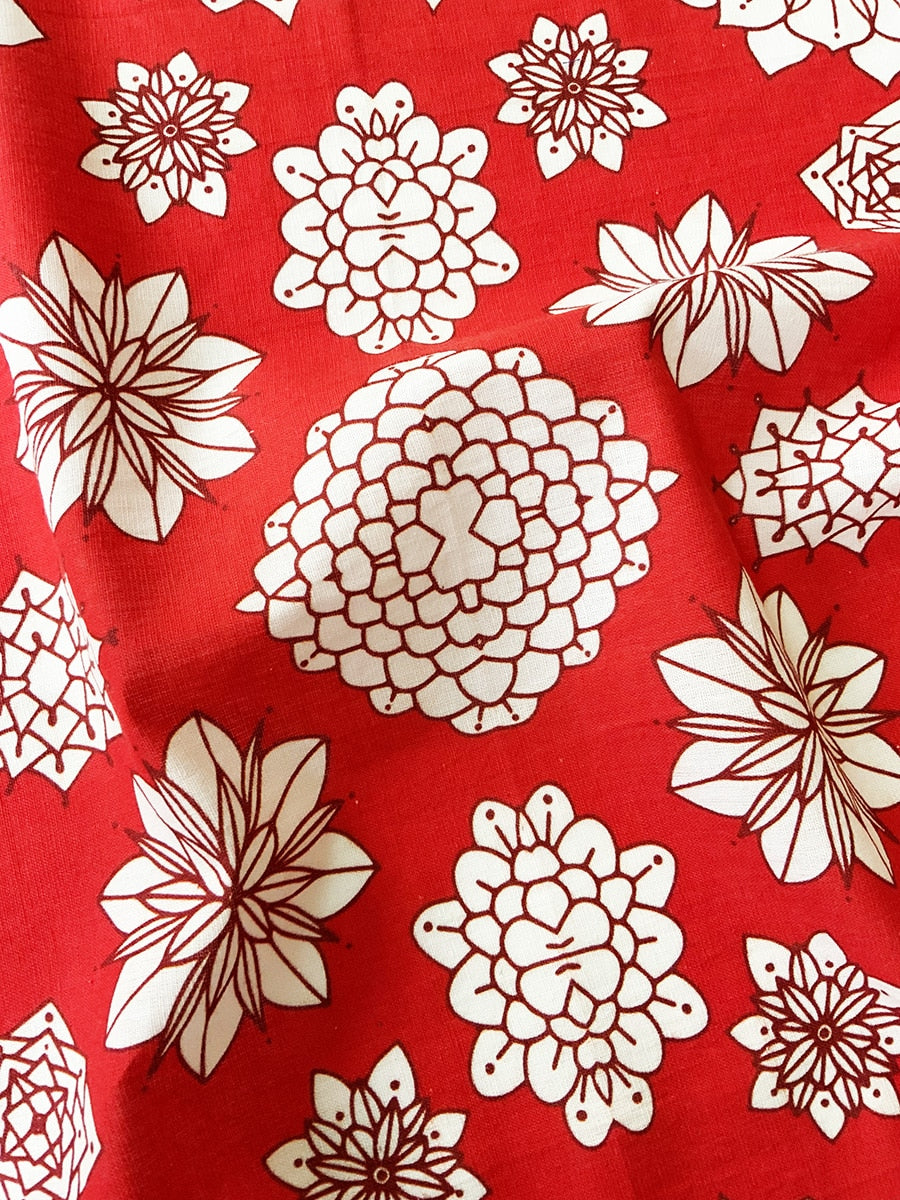 2022-table-napkins-red-flowers-6
