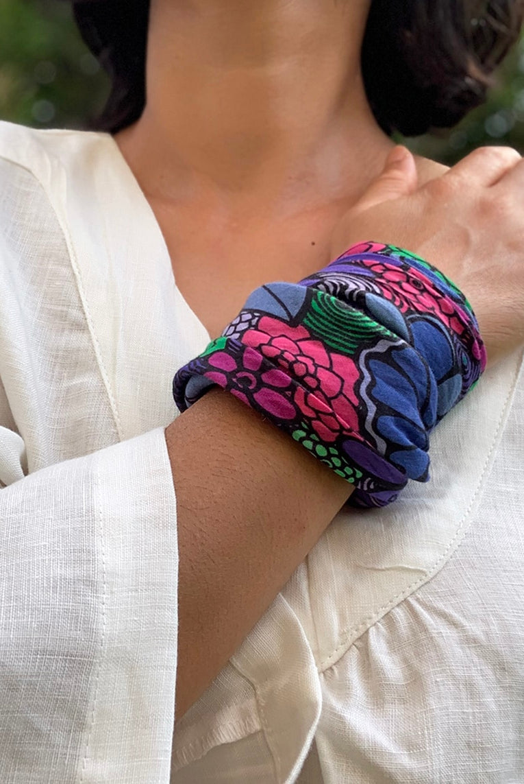 blooming-boldly-bandana-blue-flowers