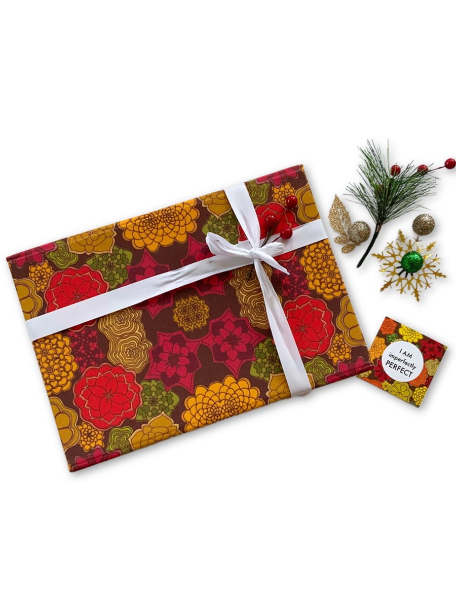 Collapsible-gift-box-orange-red-flowers