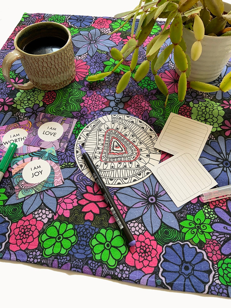 table-Napkin-Bloom-boldly-blue-green-pink