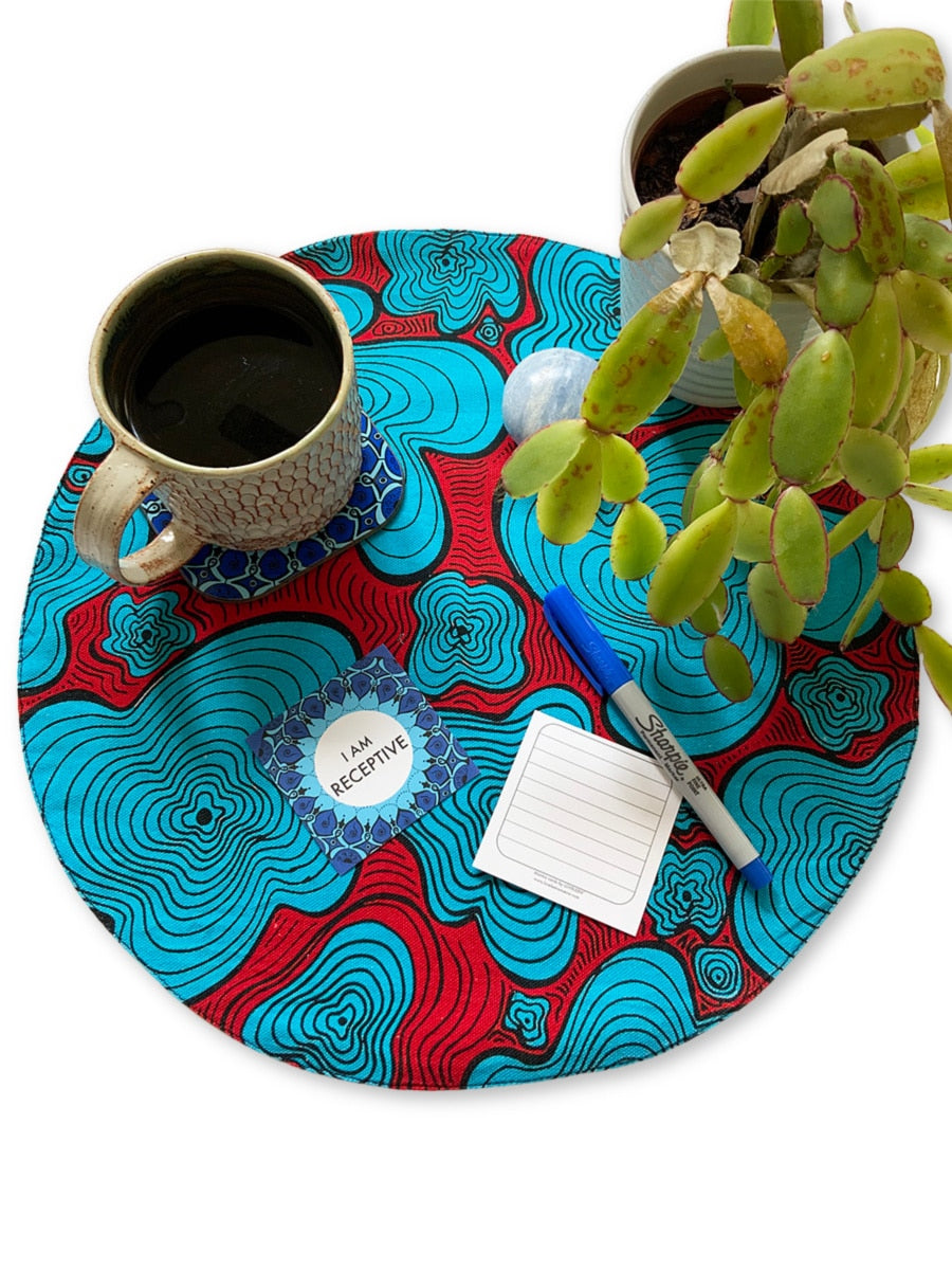 Placemats-blue-red-squiggly-pattern