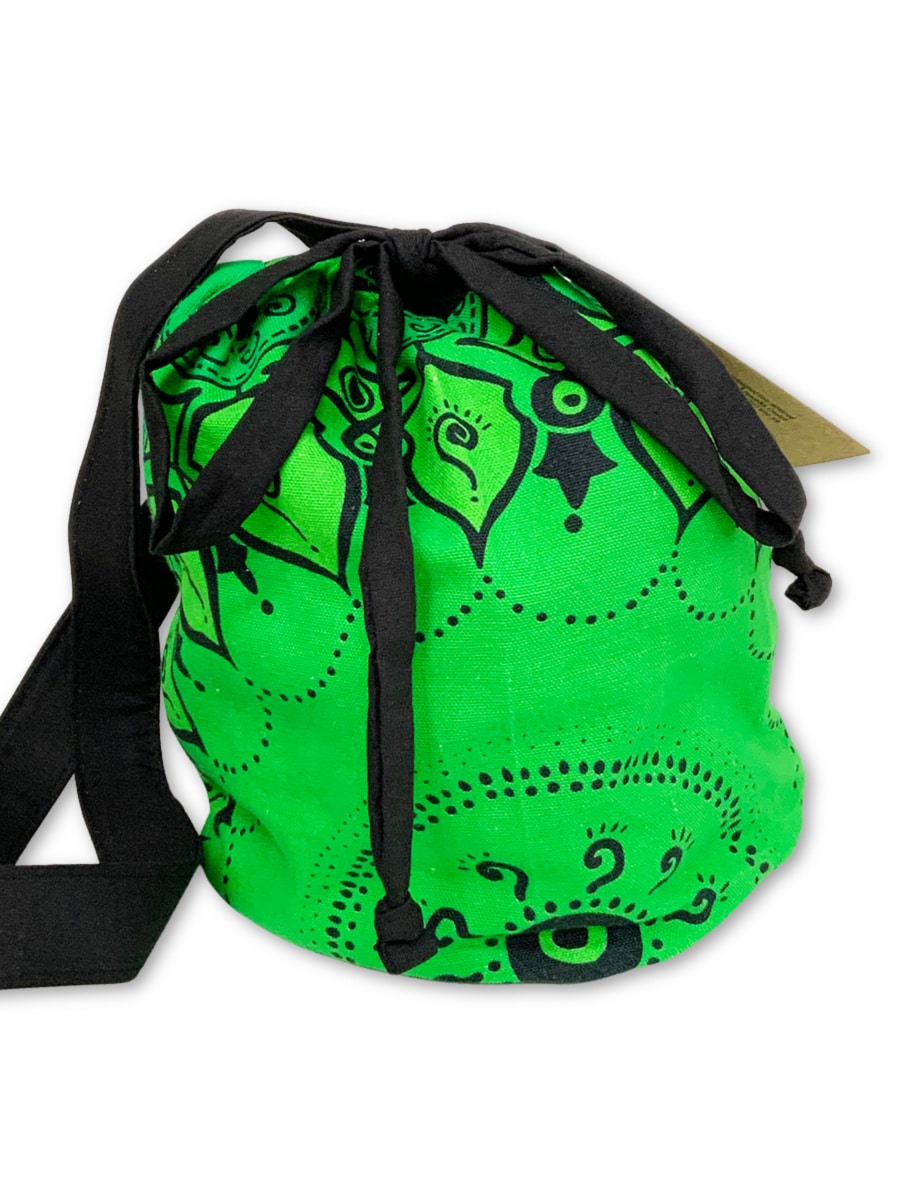 1-duffel bag-green-2