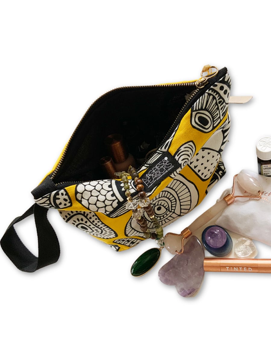 2-makeup bag-yellow-doodles-5