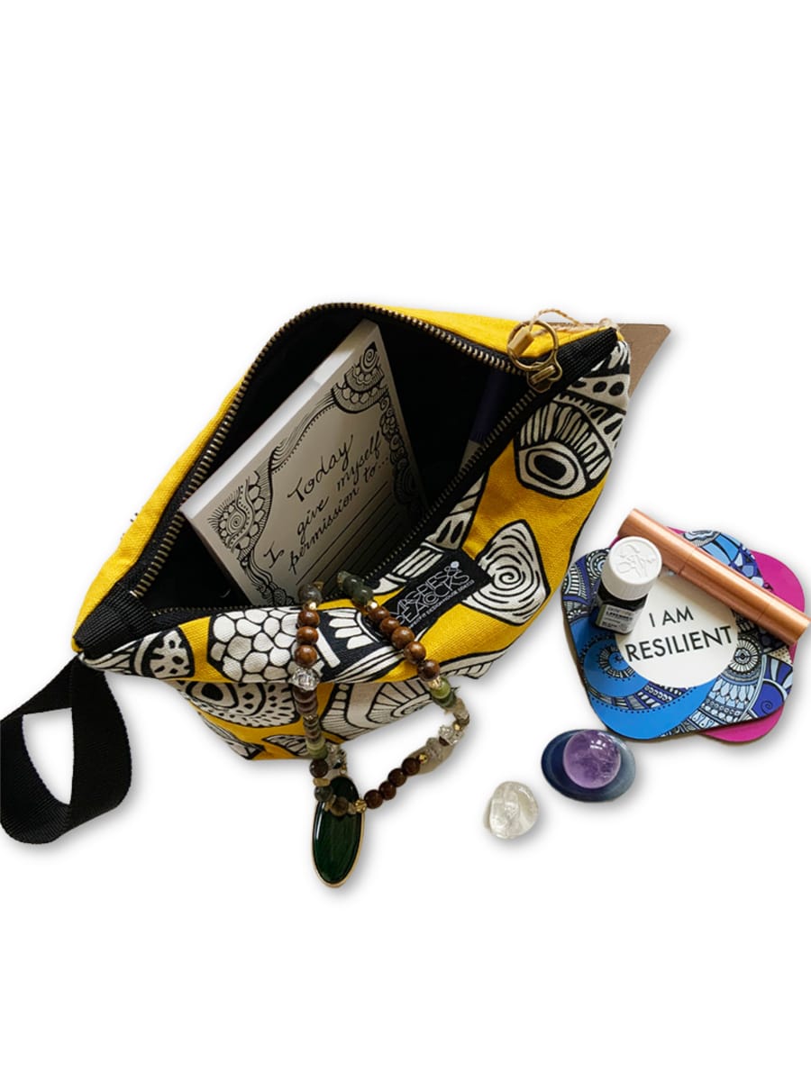 2-makeup bag-yellow-doodles-7