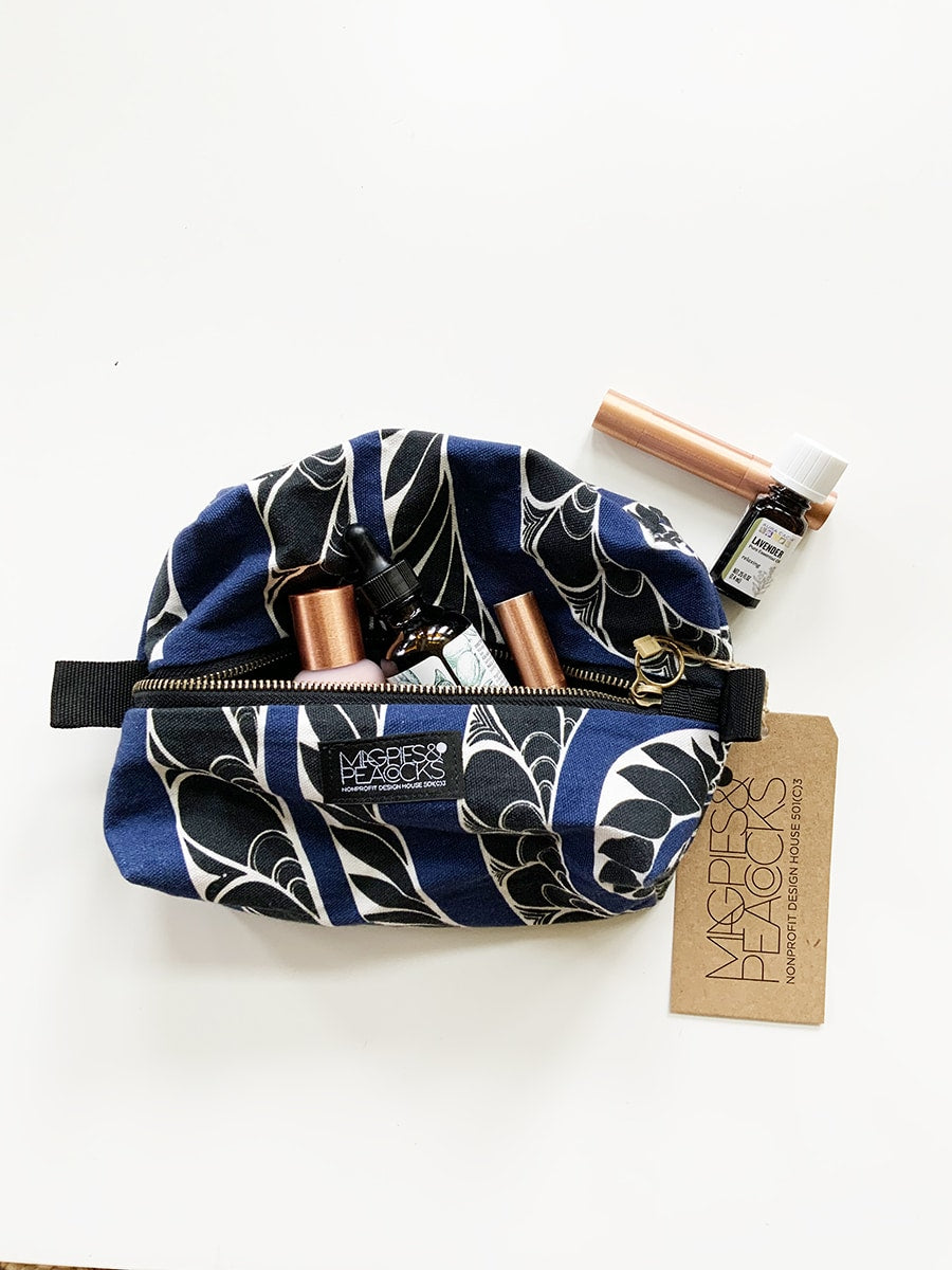 2-toiletry bag-blue black-4