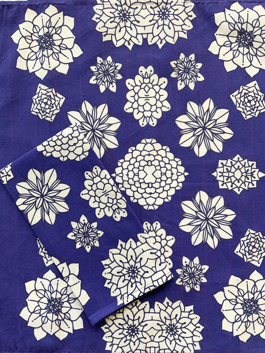 table-napkins-blue-flowers
