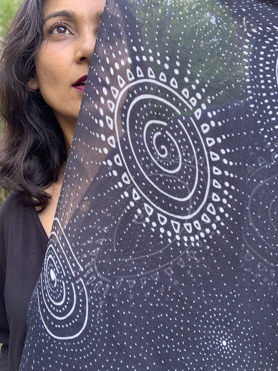 2022-scarf-cosmic-blackwhite-12