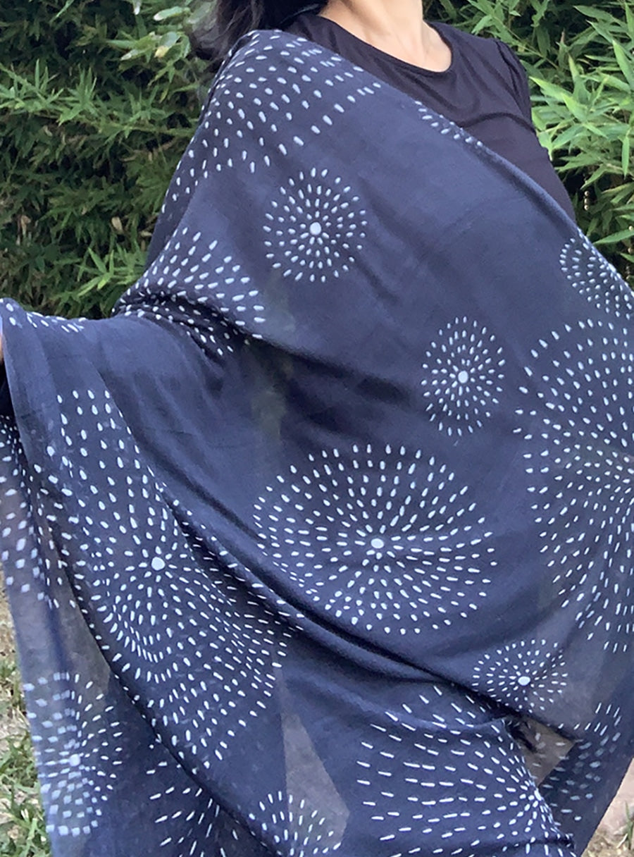 2022-scarf-stars-blackwhite-24-trim