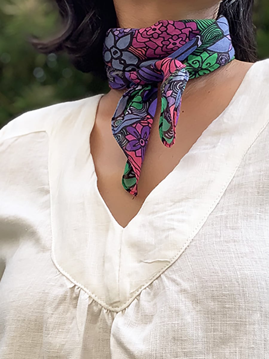 blooming-boldly-bandana-blue-flowers