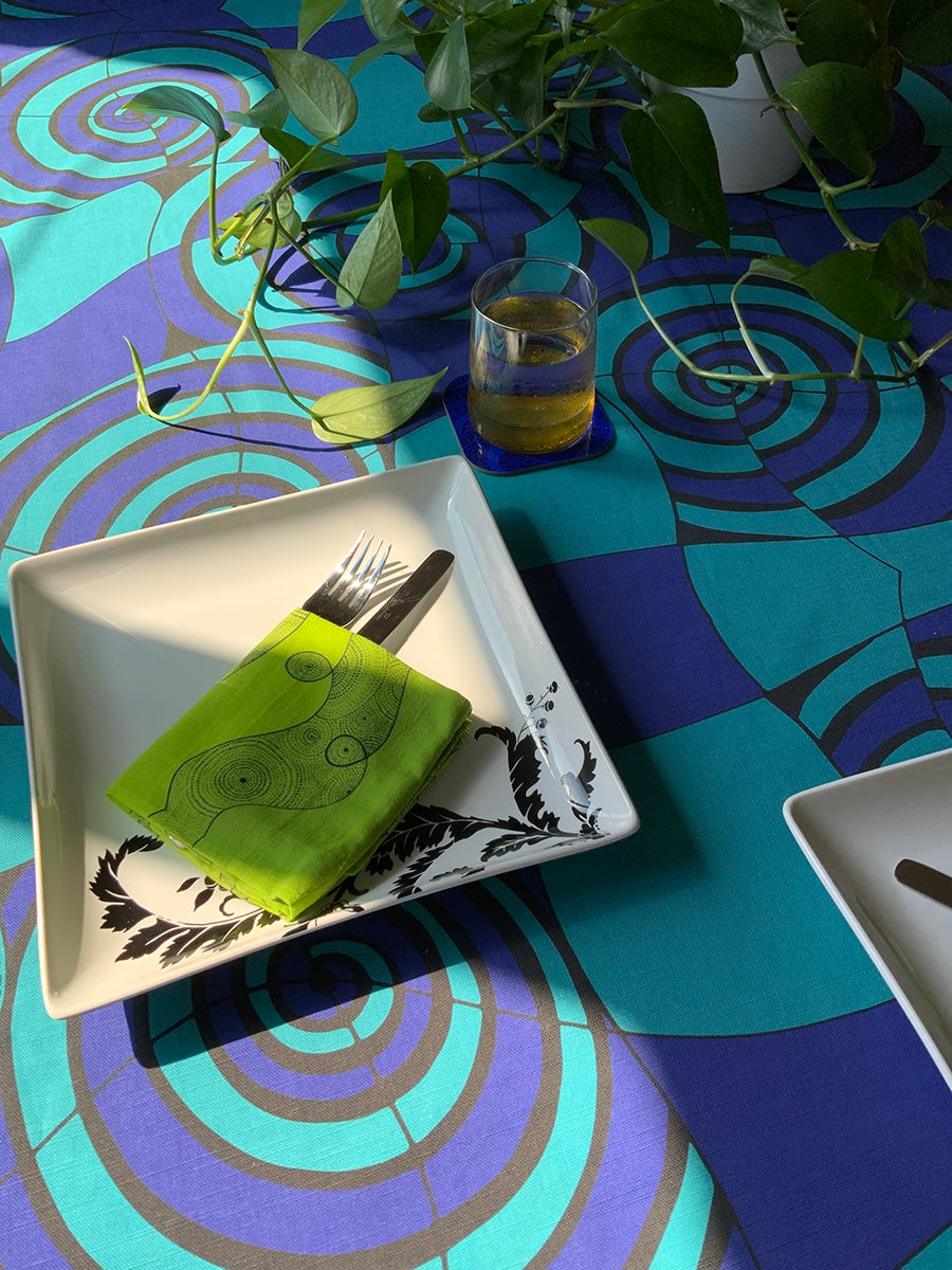 Blue-spirals-table-cloth-16