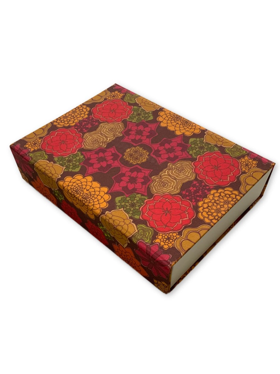 Collapsible-gift-box-orange-red-flowers