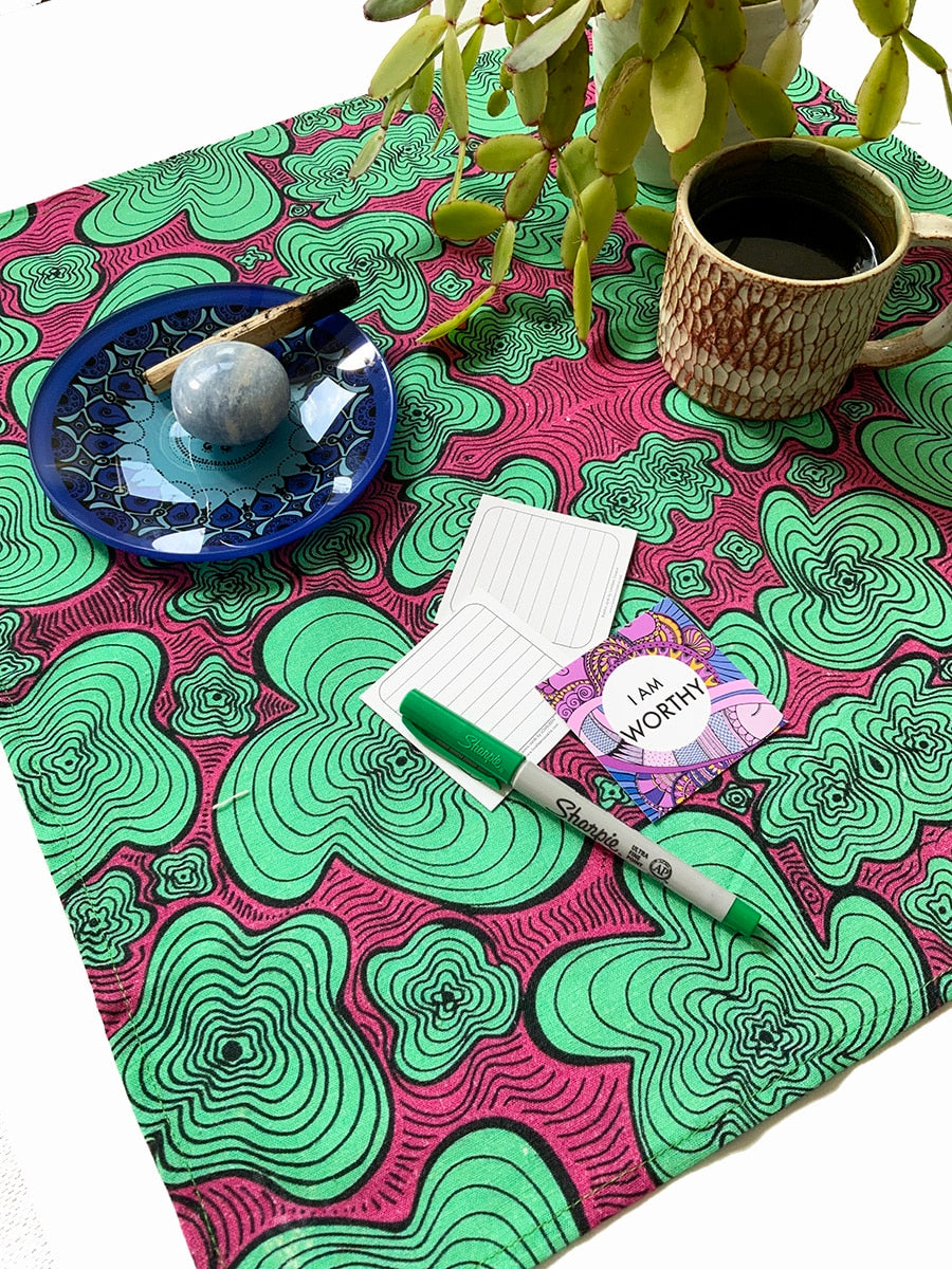 Table-napkins-green-pink-squiggly-pattern