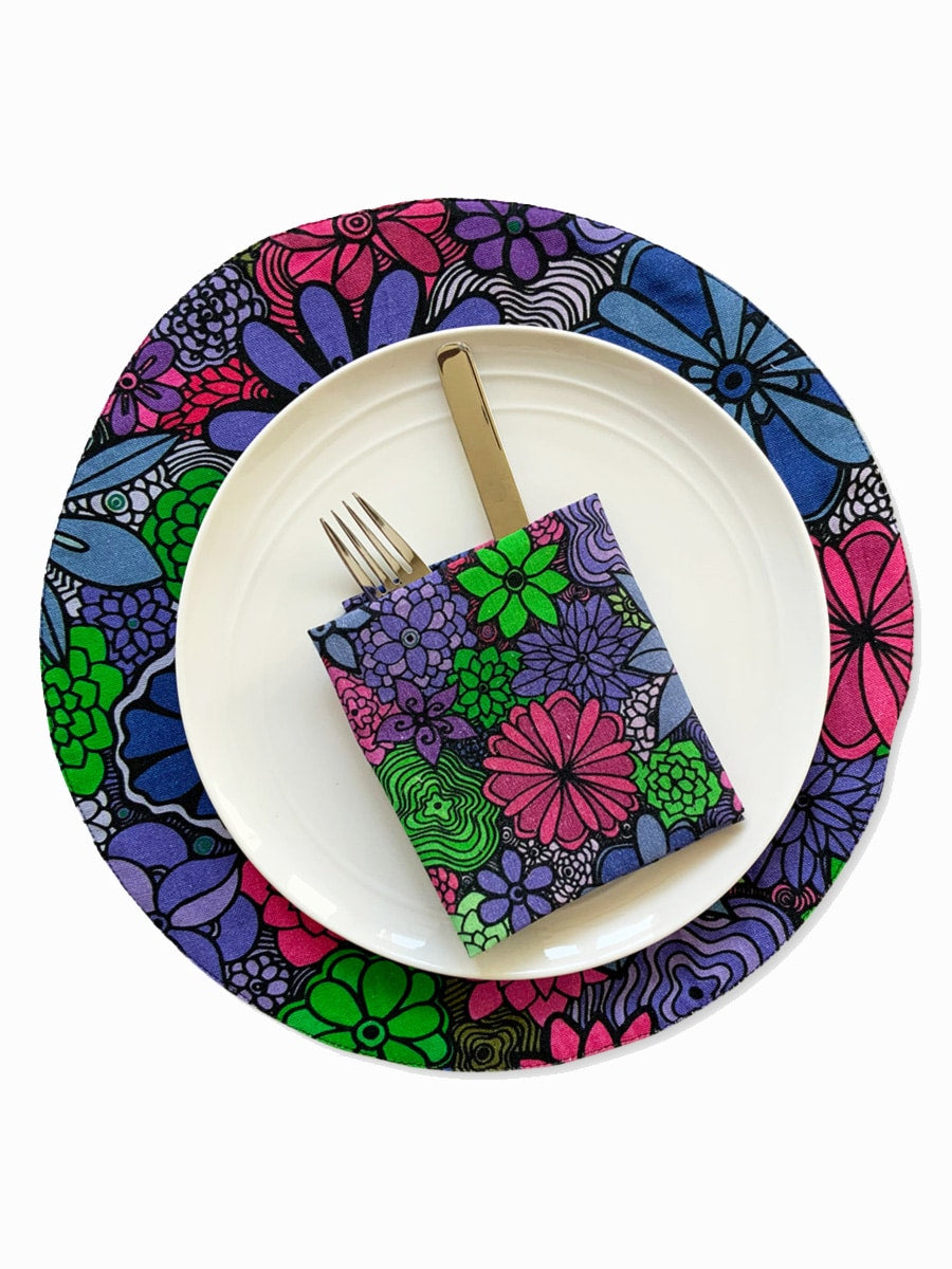 placemat-Bloom-boldly-blue-green-pink