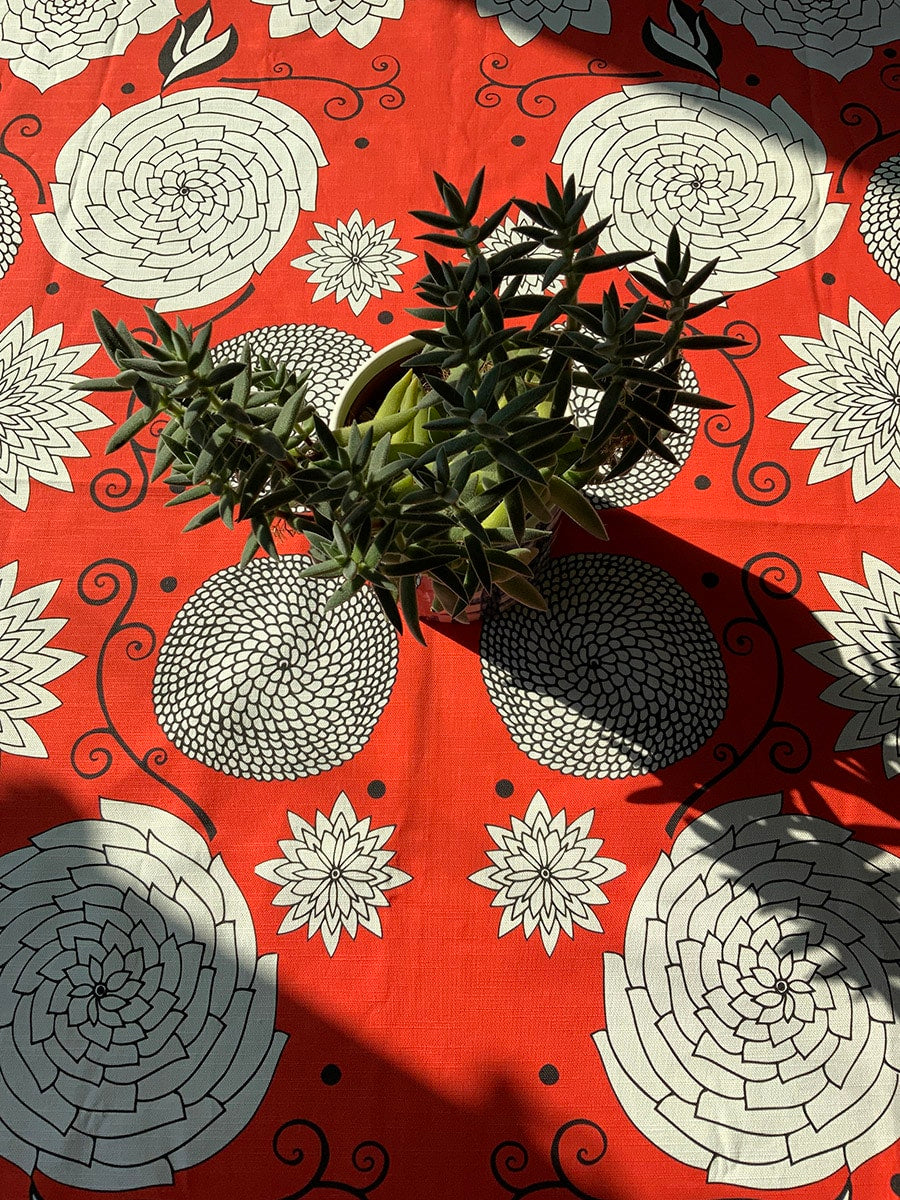 Red-flowers-table-cloth