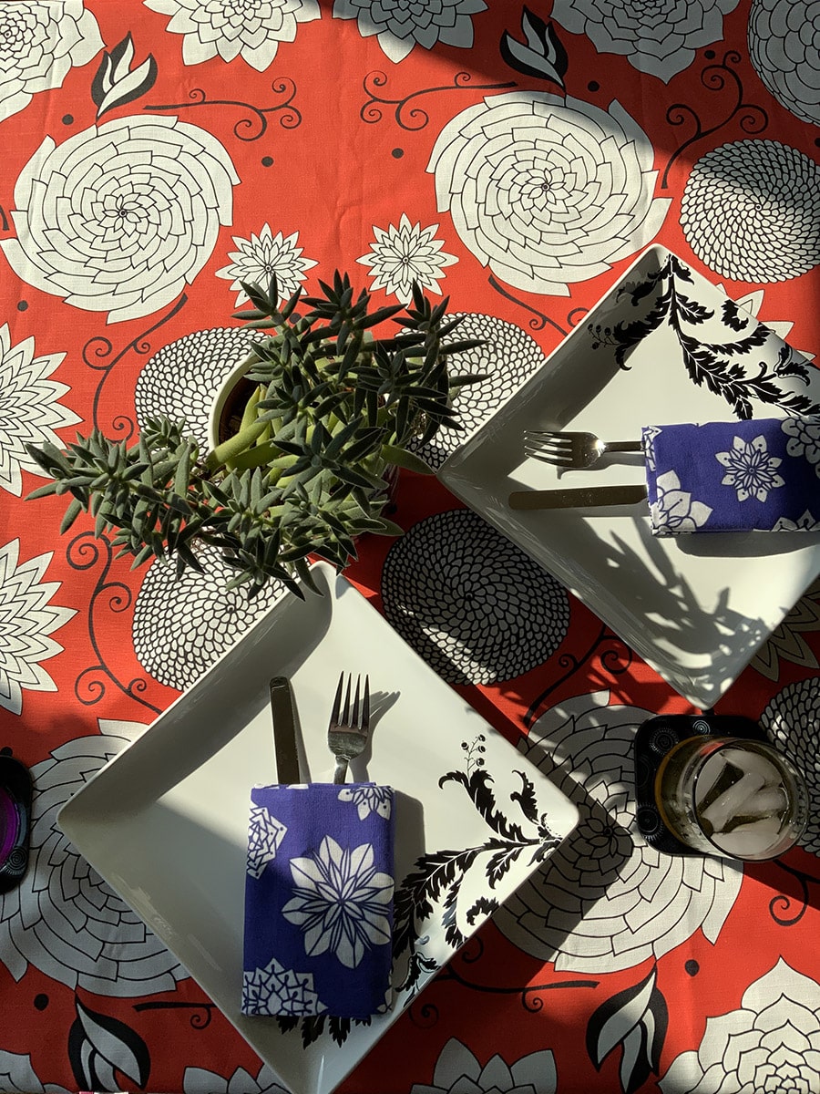 Red-flowers-table-cloth