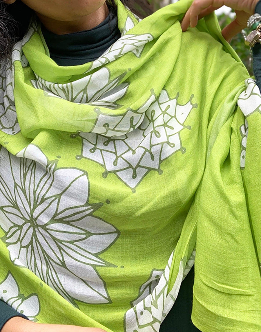 miracles-scarf-green-white