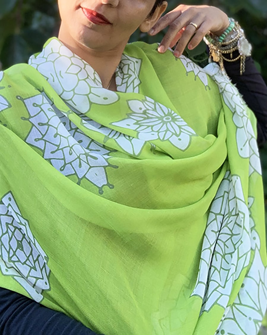 miracles-scarf-green-white