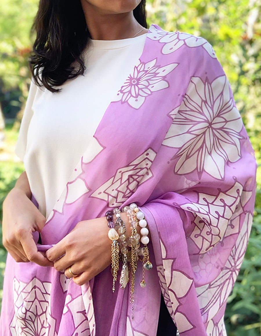 miracles-scarf-lavendar-white