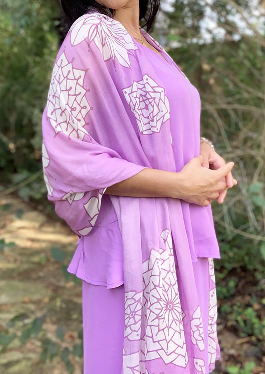 miracles-scarf-lavendar-white